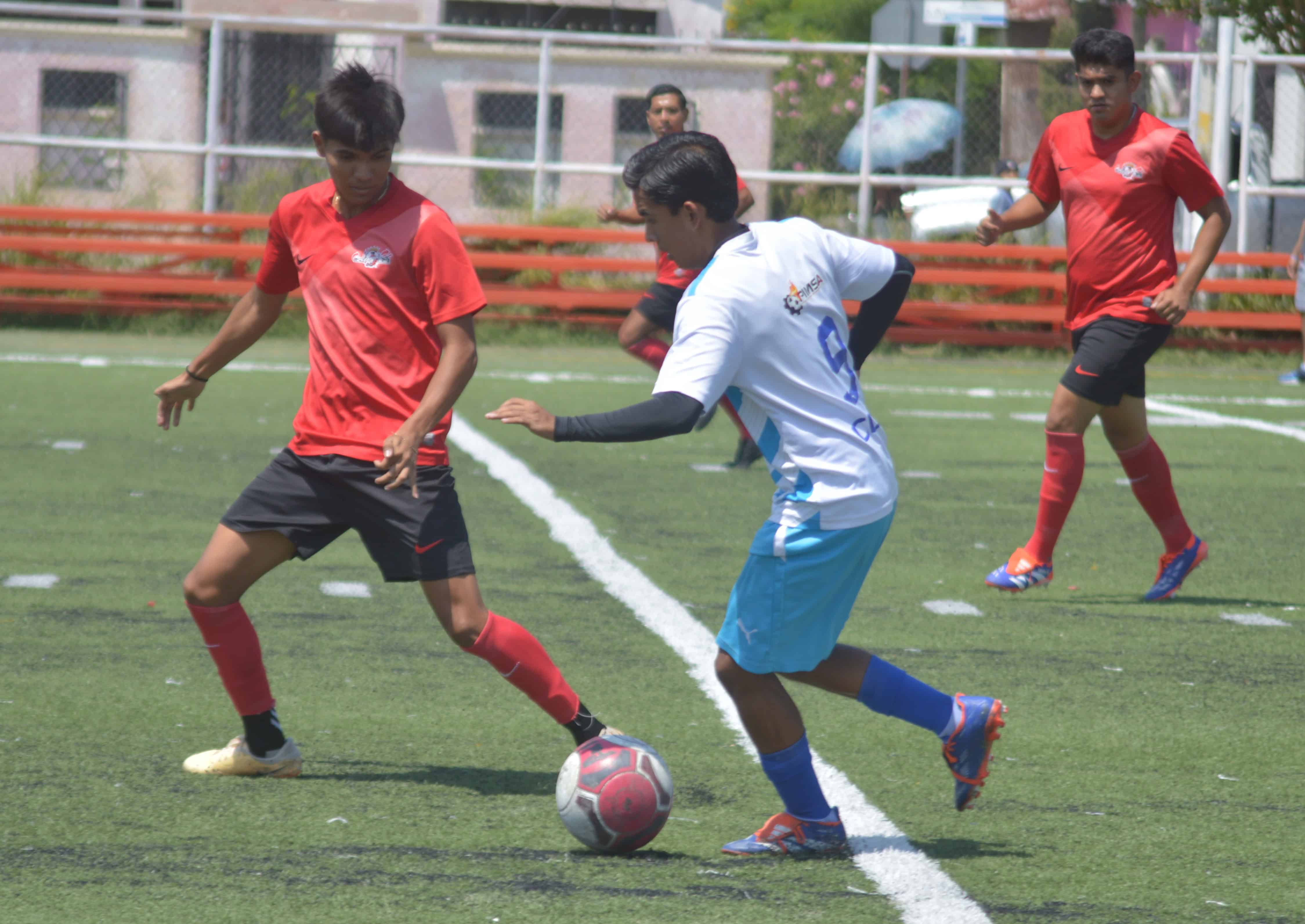Giovany Zamora, Luis Martínez, Ismael Jasso y César Rodríguez destacan en el fútbol local
