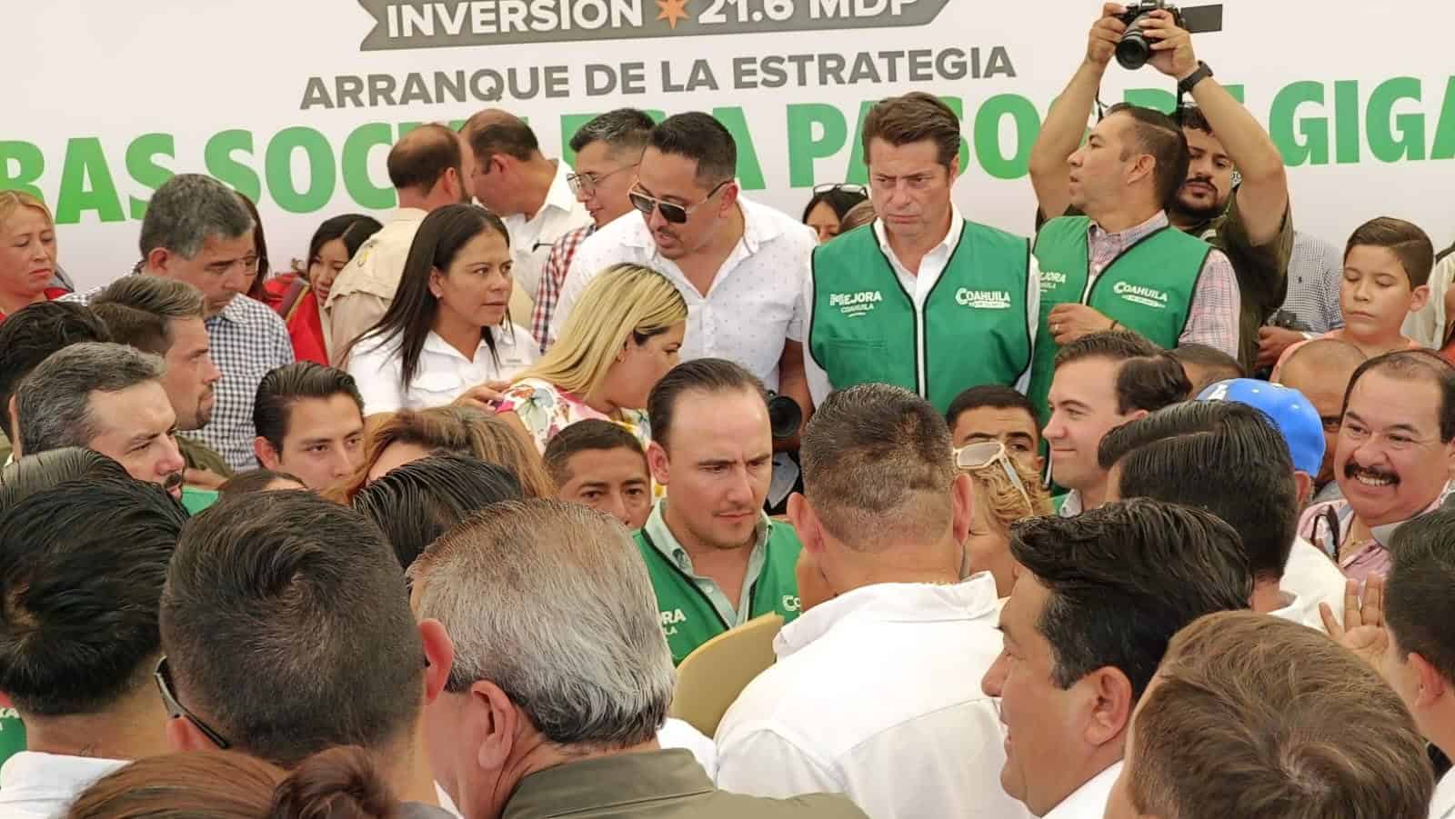 Gobernador de Coahuila dialoga con manifestantes en Castaños
