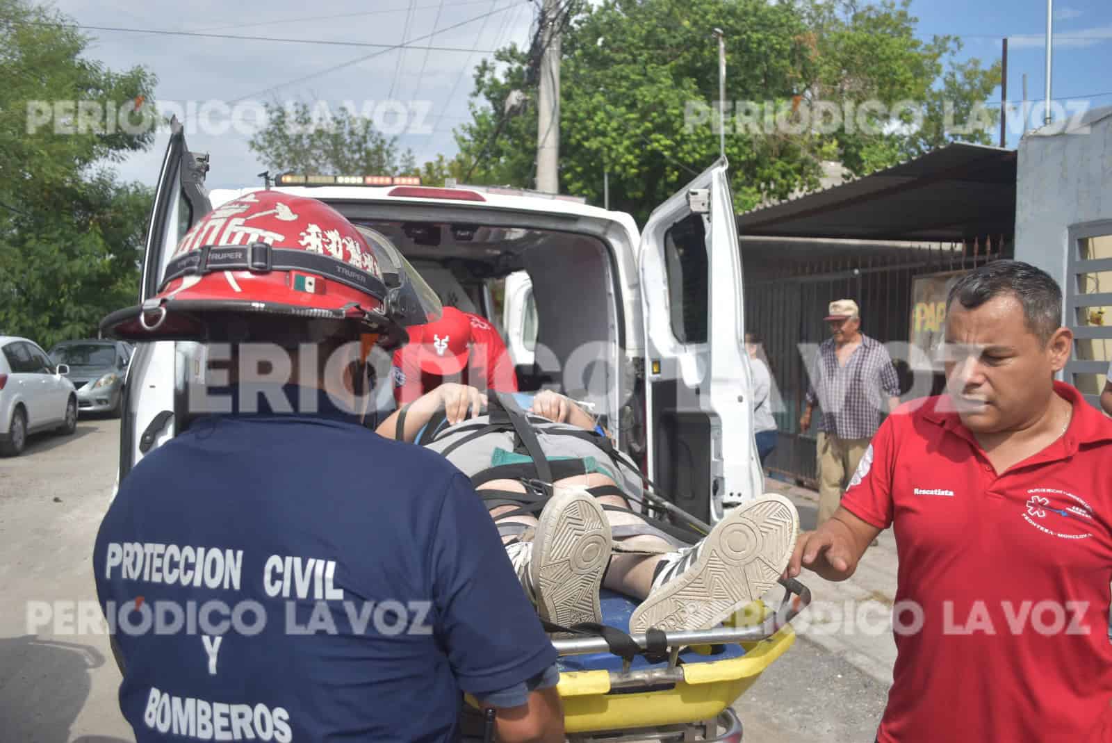 Rescate en las alturas: cae de escalera y se fractura