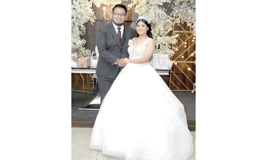Emotiva ceremonia religiosa une a Jeimmy Zapata y Jorge Hernández en matrimonio