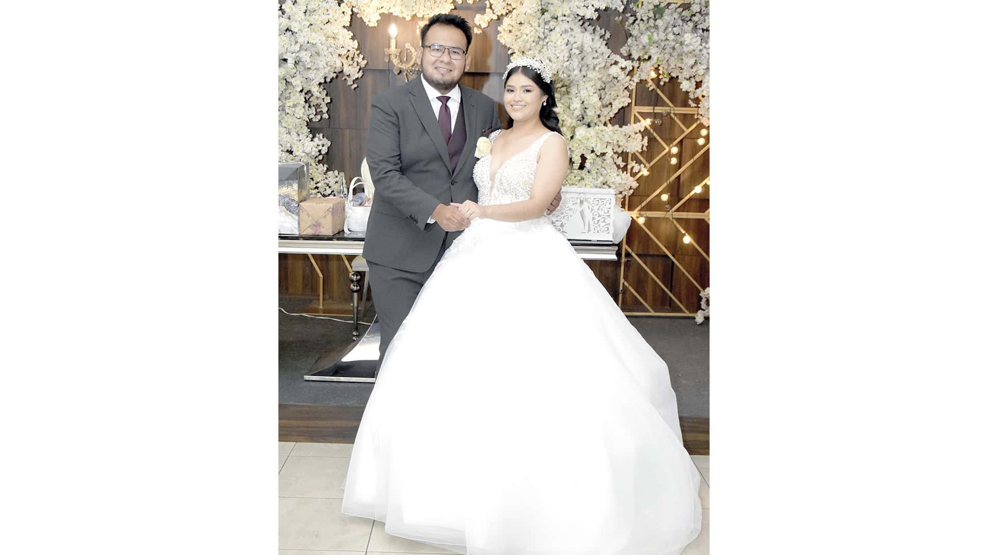 Emotiva ceremonia religiosa une a Jeimmy Zapata y Jorge Hernández en matrimonio