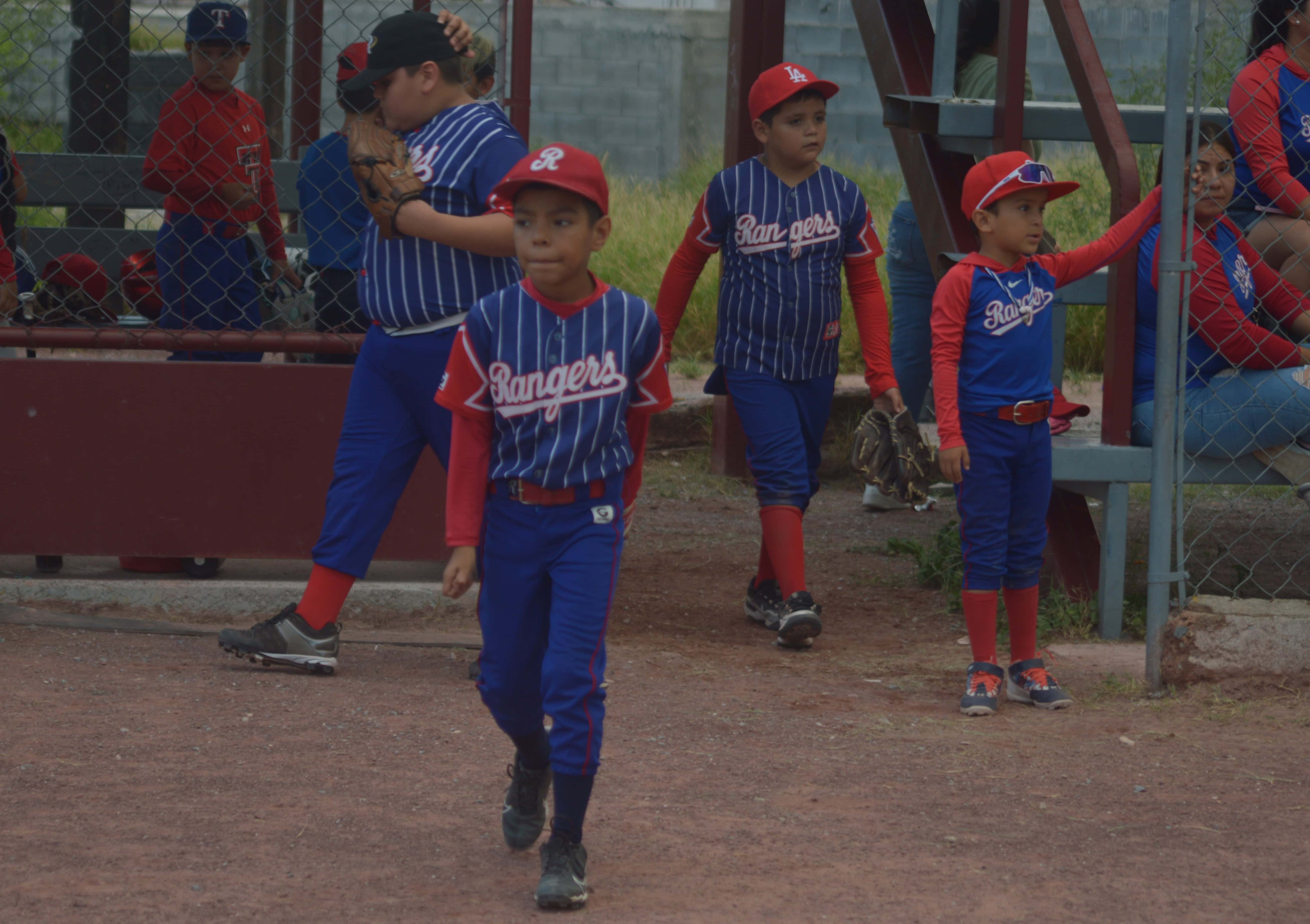 Rangers arrasan a Astros en debut de categoría 9-10 años