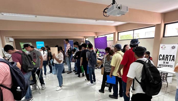 Acuden más de 500 a Feria del Empleo en Piedras Negras