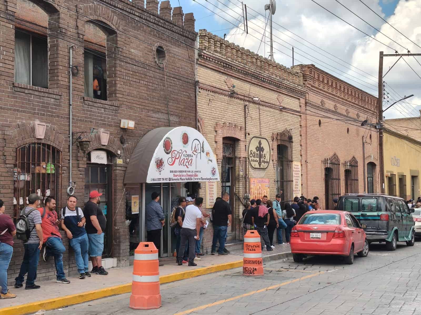 Trabajadores de Daimler en Coahuila reciben liquidaciones tras despidos masivos