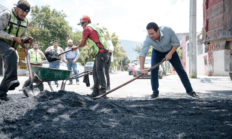 Refuerzo en labores de bacheo en Saltillo gracias al apoyo del Gobernador