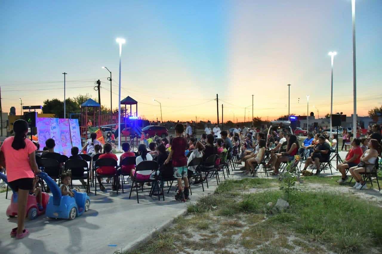 Cuentos, risas e imaginación: una tarde mágica en la colonia Manantial de Nava