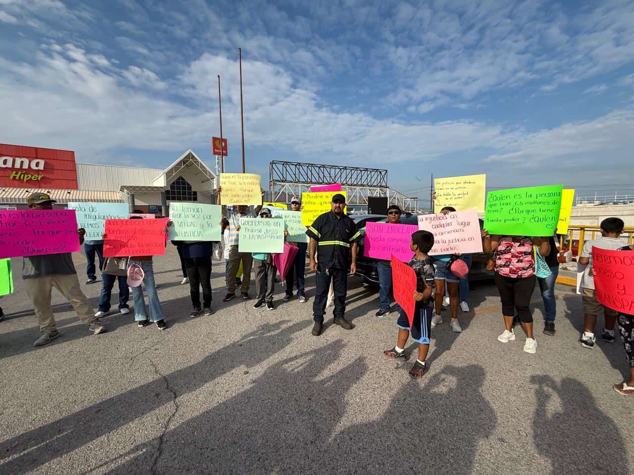 Protesta en Monclova liderada por Miguel Martínez pidiendo justicia