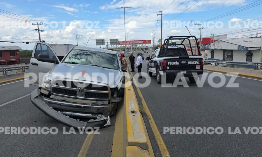 Conductor ileso tras accidente en puente Harold R. Pape