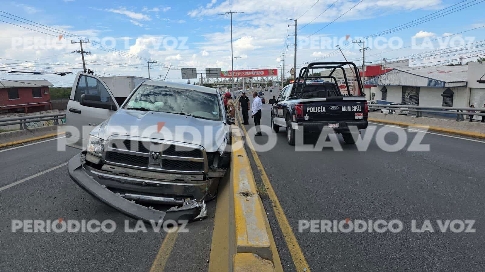Conductor ileso tras accidente en puente Harold R. Pape