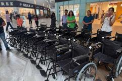 Alcalde de Monclova presente en entrega de sillas de ruedas por Club Rotario