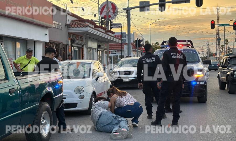 Imprudencia de ciclista causa accidente en calle Cuauhtémoc