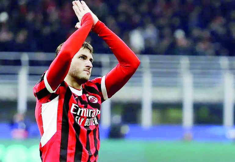 Santiago Giménez recibe voto de confianza en el Milan