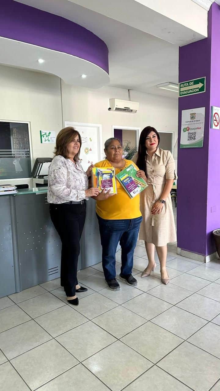 Entregan apoyos y útiles escolares a familias vulnerables en Ciudad Acuña