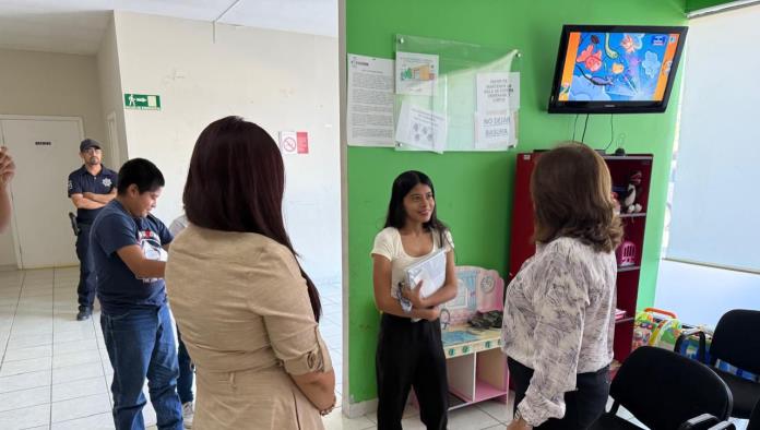 Entregan apoyos y útiles escolares a familias vulnerables en Ciudad Acuña
