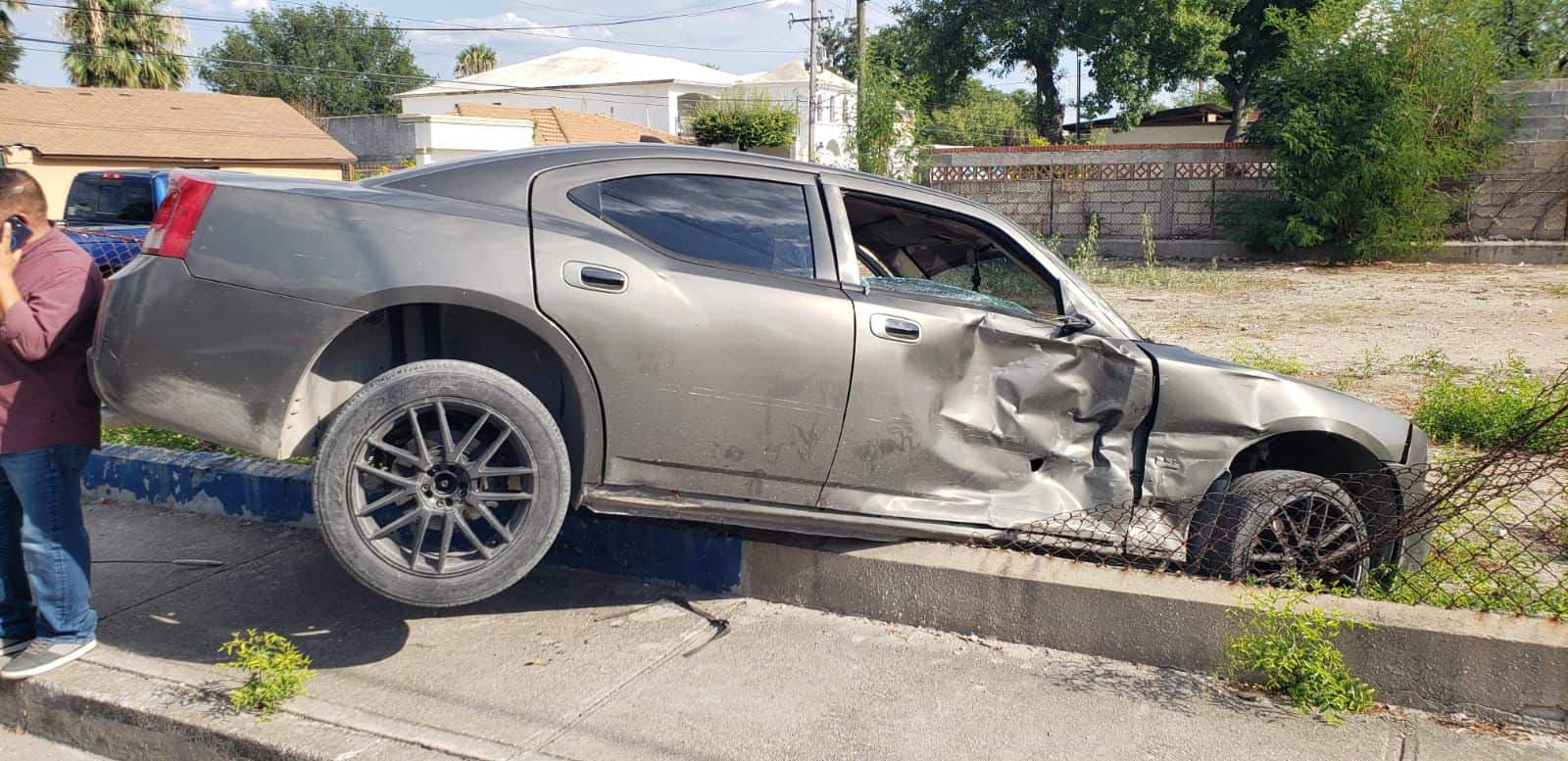 Camioneta provoca choque en Ciudad Acuña y proyecta auto contra una barda
