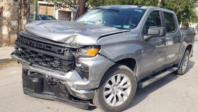 Camioneta provoca choque en Ciudad Acuña y proyecta auto contra una barda