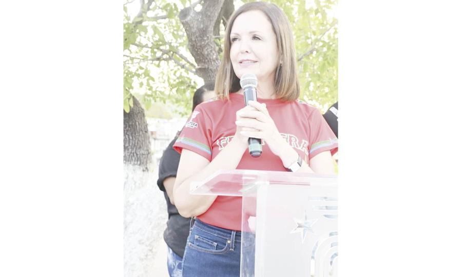 Alcaldesa Sari Pérez Cantú celebra Liga Municipal de Softbol