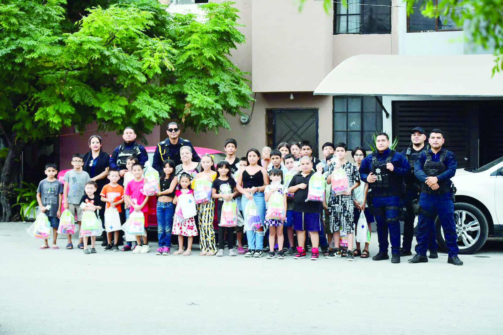 Apoyo del Gobierno Municipal de Monclova con útiles escolares