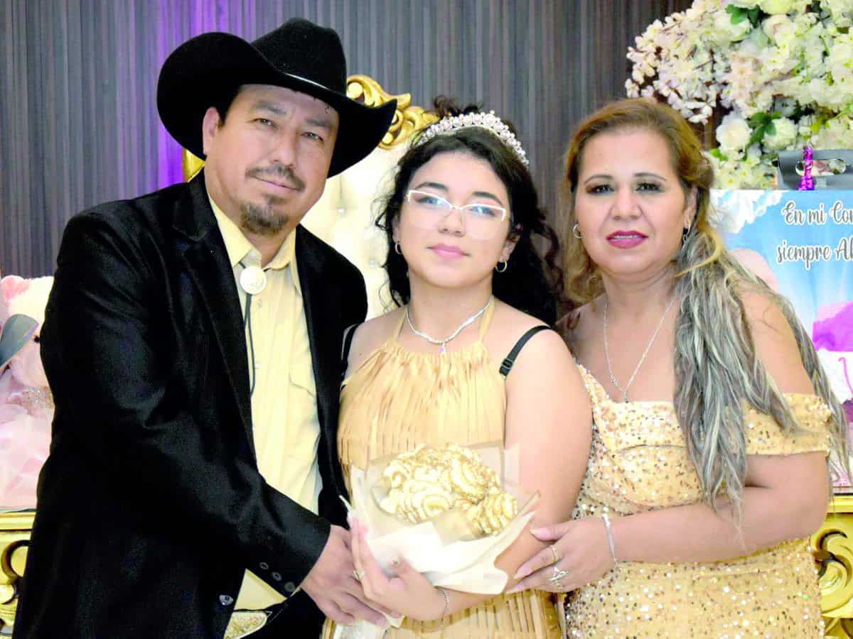 Emotiva celebración de XV años para América Lizeth Sánchez