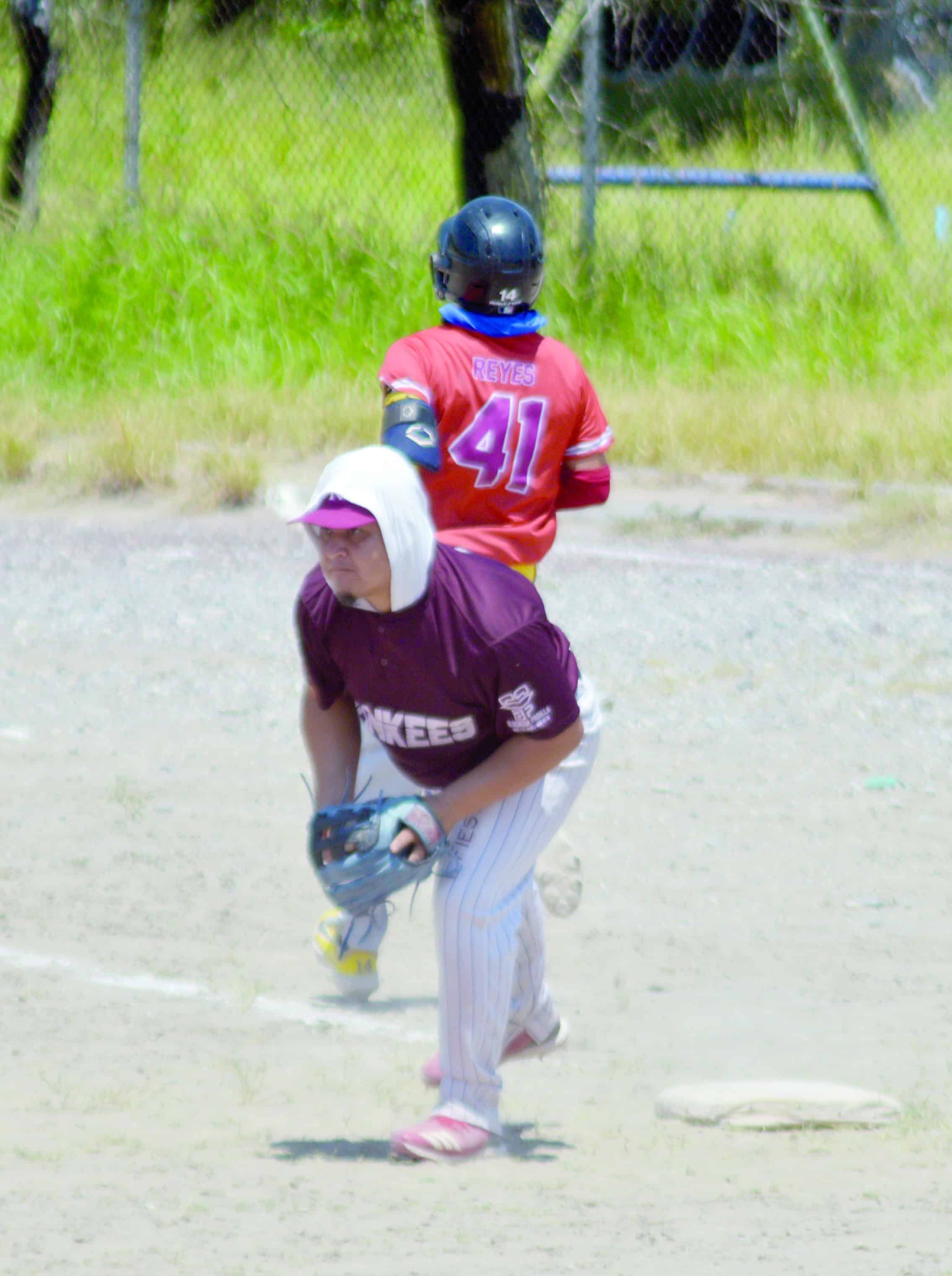 Yankees y Padres se enfrentan por el liderato en la Liga de Béisbol Gilberto Felán