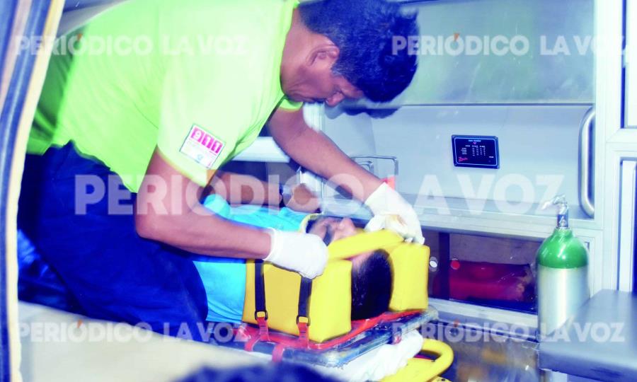 Roberto Montelongo trasladado tras impacto en motocicleta