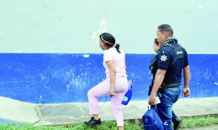 Arresto de 12 horas para mujer en incidente del bulevar Harold R. Pape