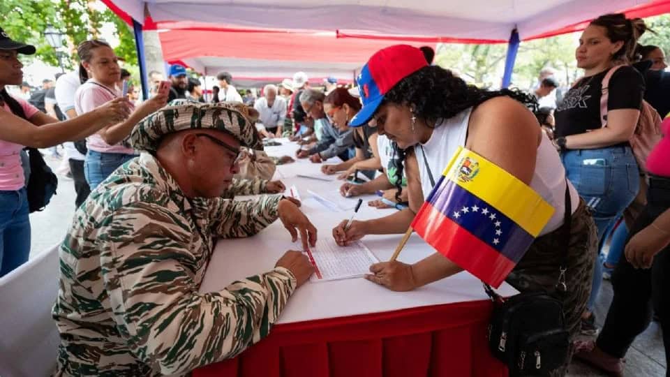 Maduro califica de éxito el alistamiento voluntario en la Milicia Nacional Bolivariana