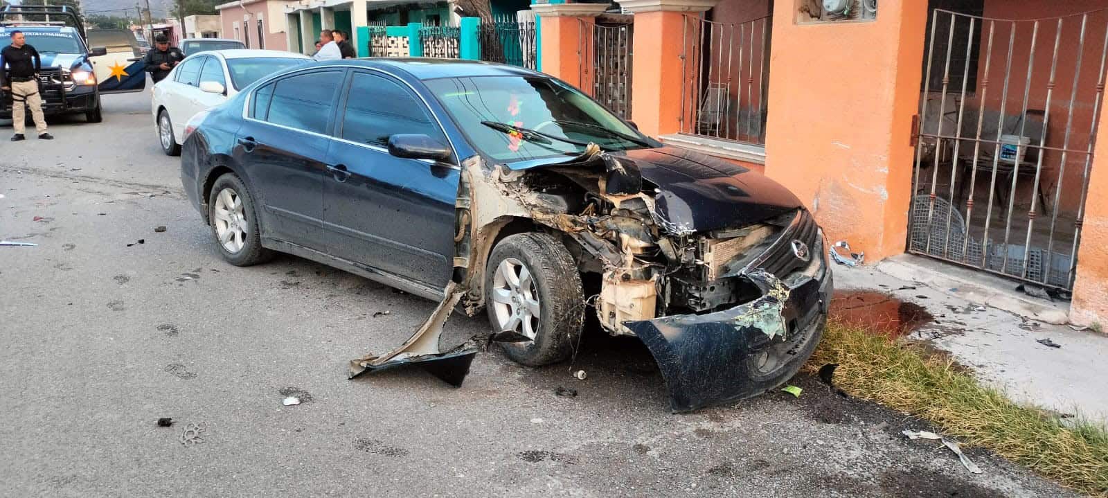 Joven de 22 años impacta autos estacionados en Cuatro Ciénegas