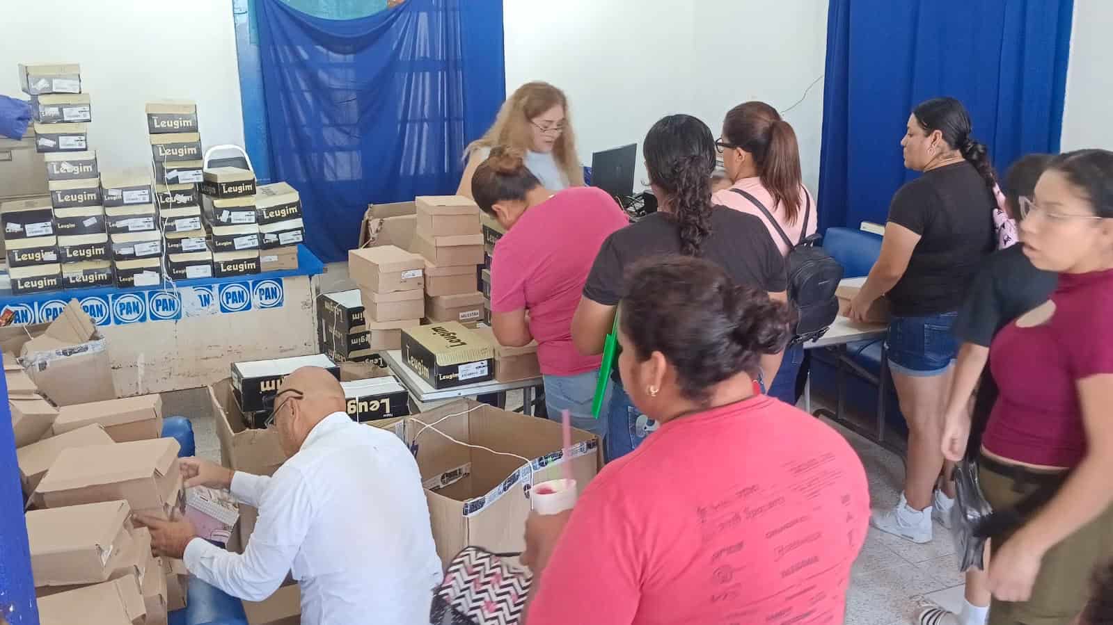 Programa Dejando Huella ofrece zapatos de piel a precio accesible en Sabinas
