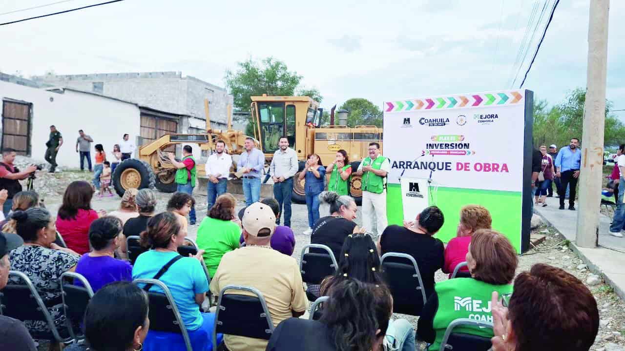 Alcalde Carlos Villarreal Pérez da inicio a pavimentación en Monclova