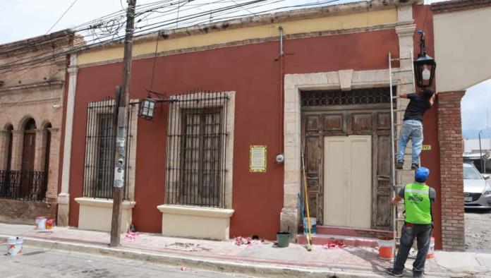 Programa Aquí Andamos Limpia Puente Peatonal en Saltillo
