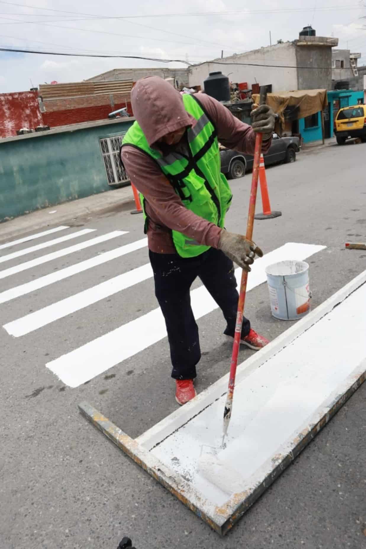 Programa Aquí Andamos Limpia Puente Peatonal en Saltillo