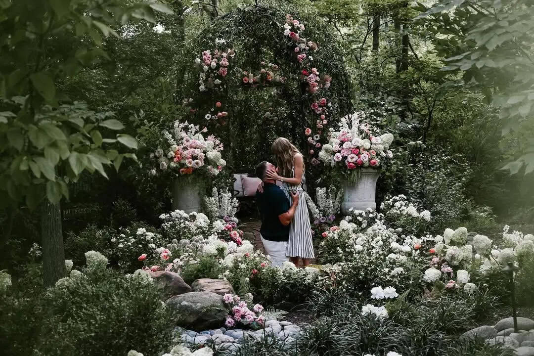 Taylor Swift y Travis Kelce se comprometen: ¡Fans enloquecen!