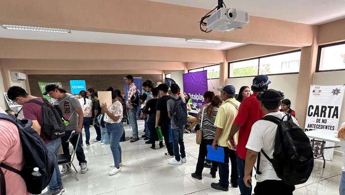 Aumenta demanda de empleo en comercios de Piedras Negras