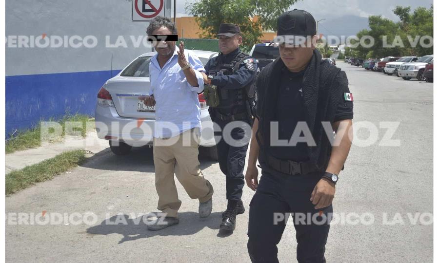 Detenido por molestar a su esposa en puesto de comida