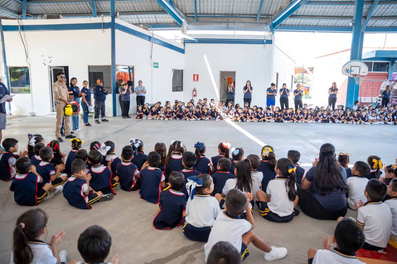Bomberos de Castaños imparten charlas sobre prevención de incendios a niños