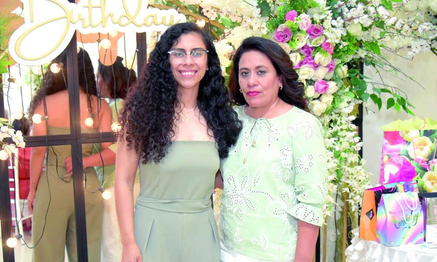 Verónica Janeth Cruz celebra 53 años rodeada de amor