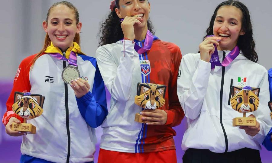 Karateka Ana Victoria Muñoz Saucedo Destacada en Competencia por Premio Juvenil