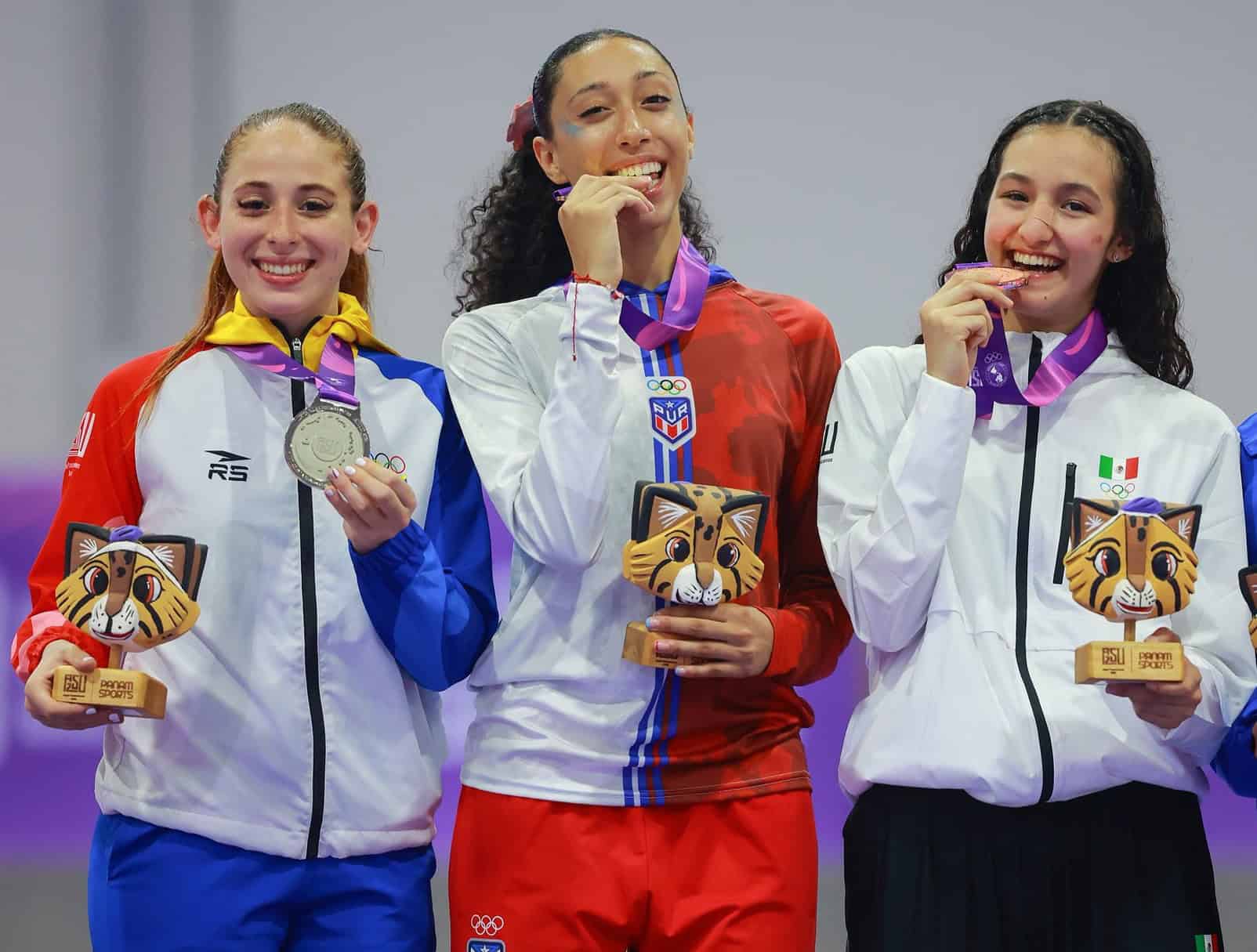Karateka Ana Victoria Muñoz Saucedo Destacada en Competencia por Premio Juvenil