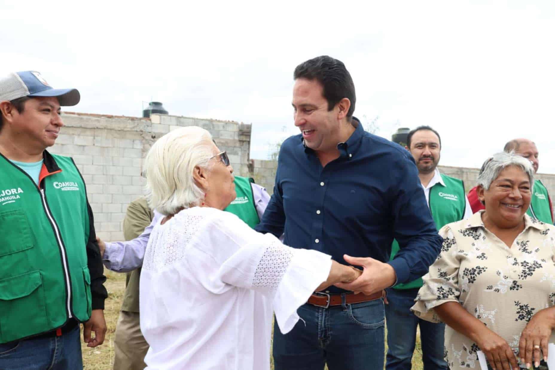Alcalde Javier Díaz González pavimenta calles en Colonia Nuevo Atardecer