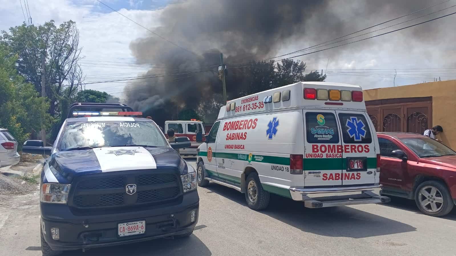 Incendio consume vivienda en Sabinas, propietario ileso