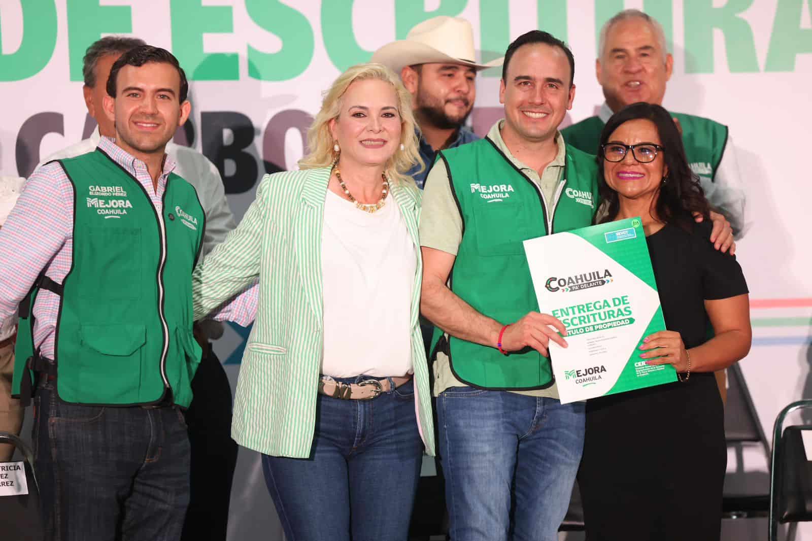 Manolo Jiménez Salinas impulsa Programa de Entrega de Escrituras en Coahuila
