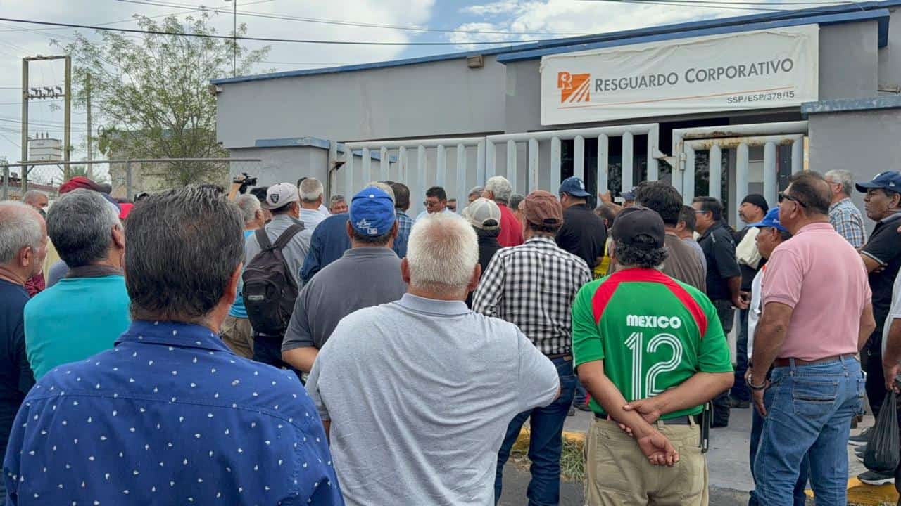 Protesta de trabajadores de AHMSA por lista de nómina filtrada