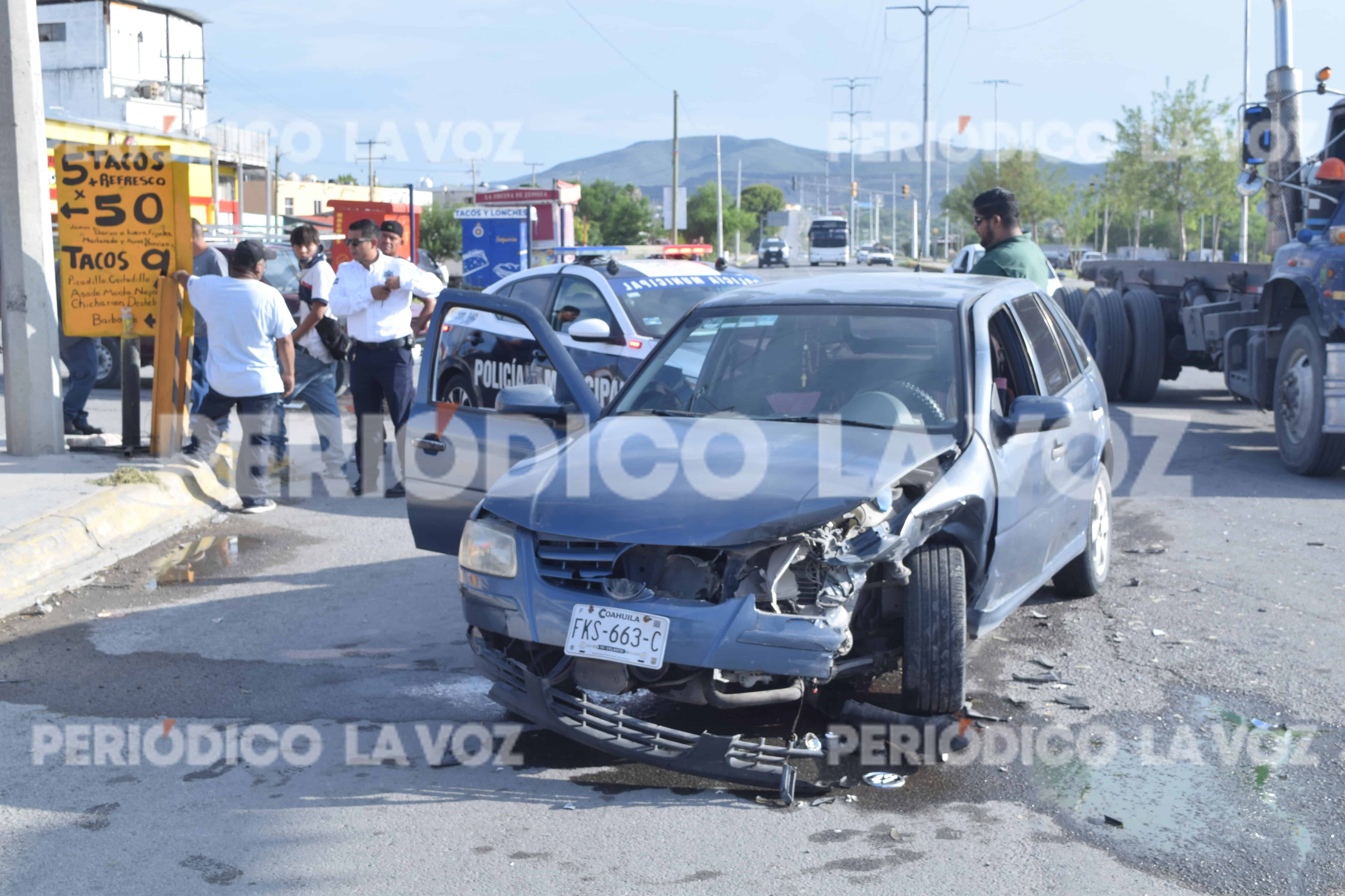 Mujer embarazada lesionada en choque vial