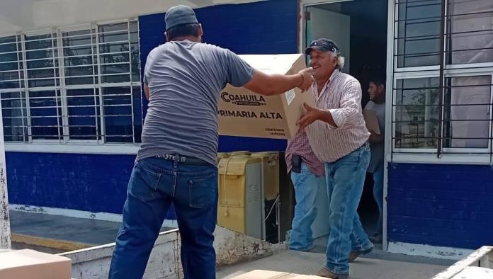 Villa Unión apoya traslado de libros en escuelas del municipio