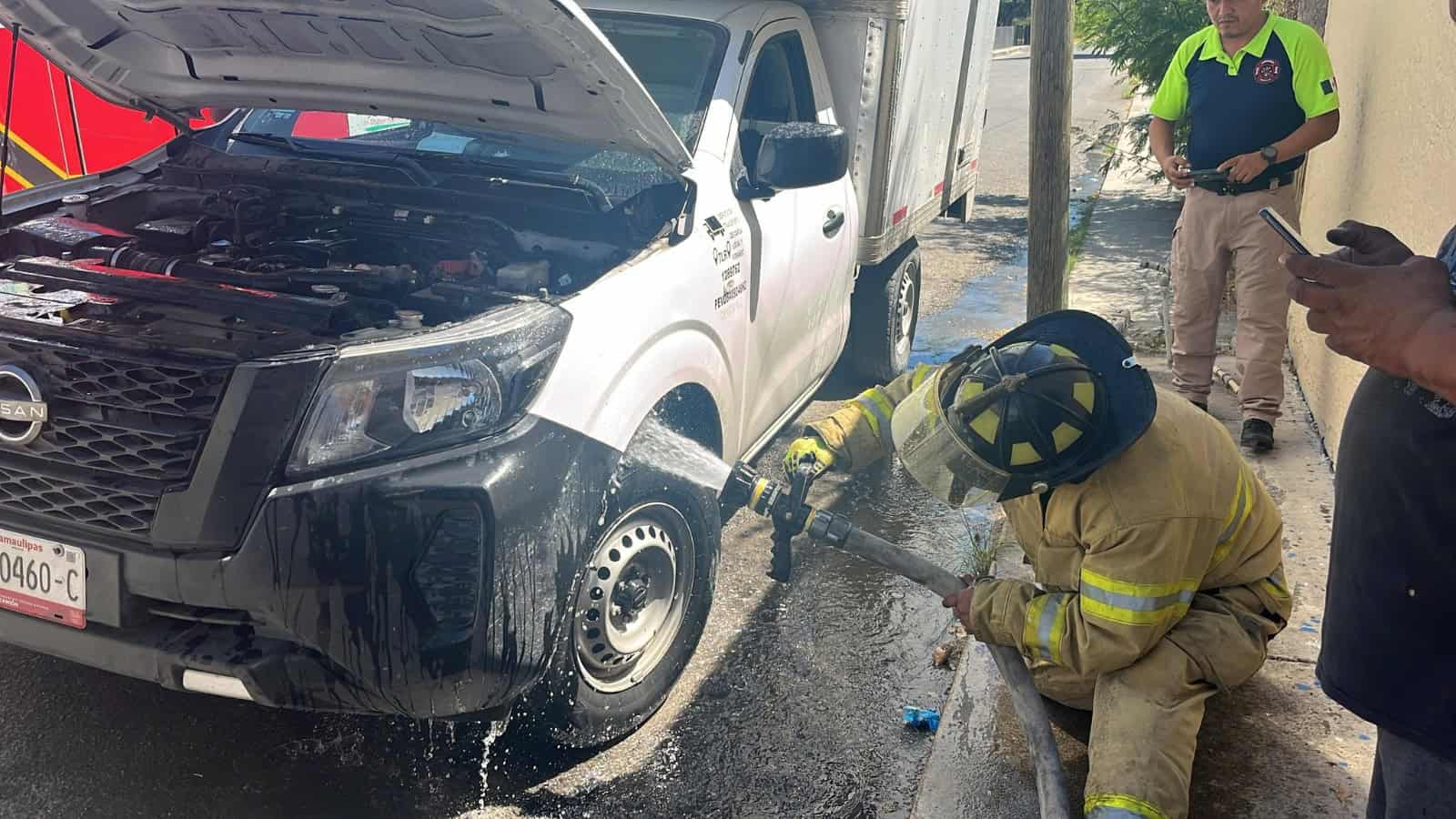 Vehículo se incendia en Allende y moviliza a las autoridades