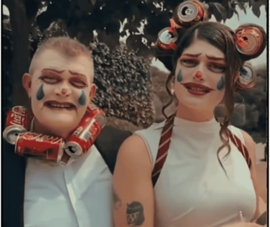 Tiktokers acusados de romantizar la pobreza con la tendencia Ojitos Mentirosos