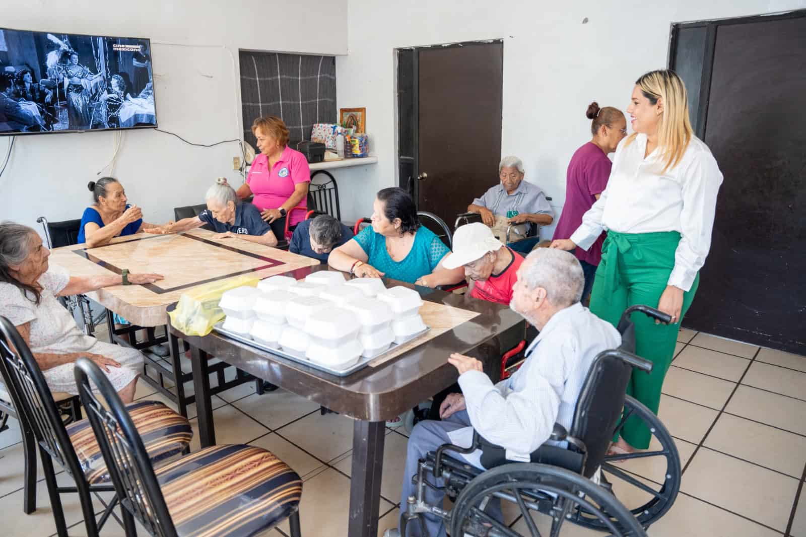 Reconocimiento a adultos mayores en Castaños en el Día del Abuelo