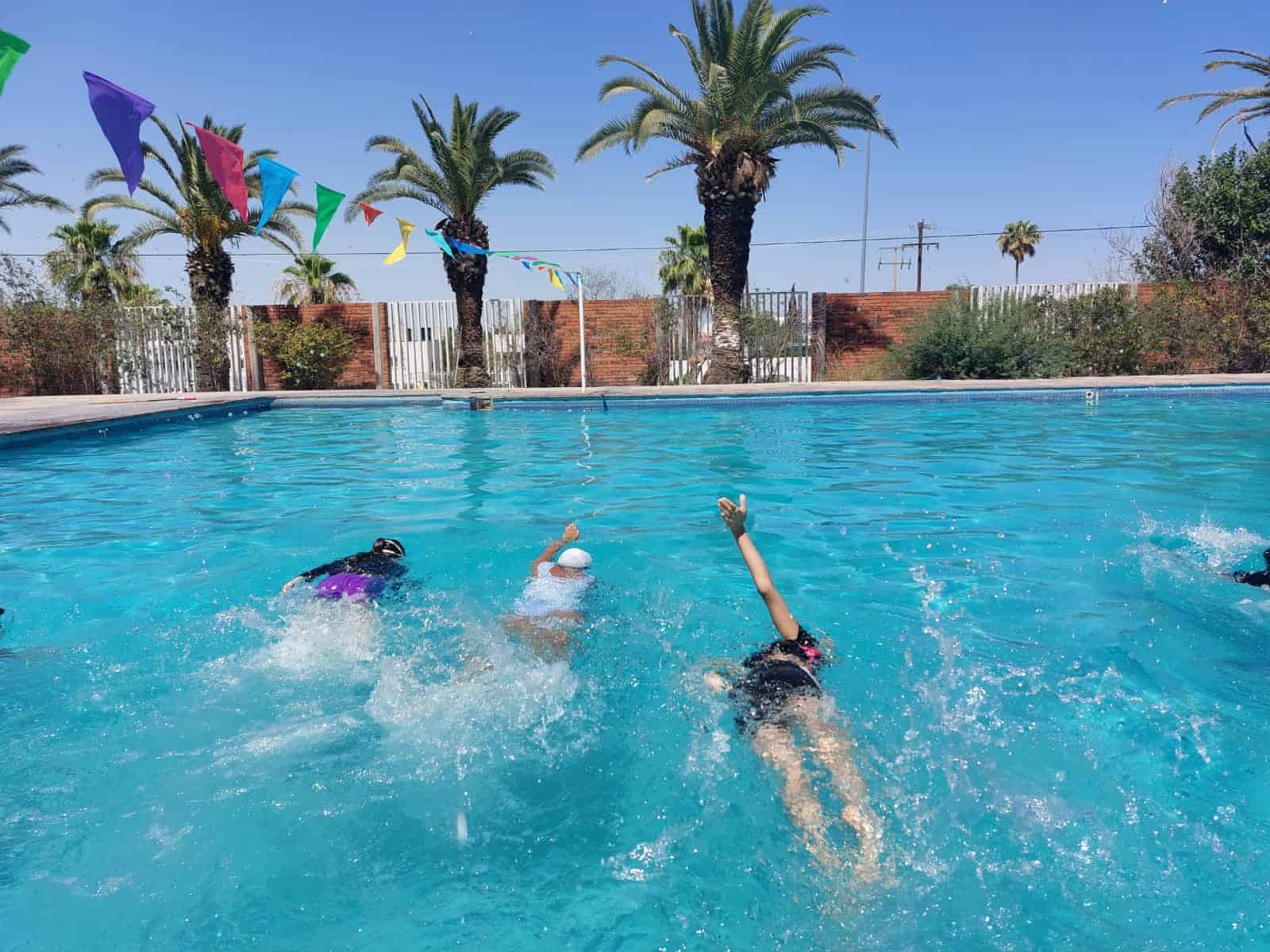 Usuarios del IMSS reportan afectaciones en la piel durante cursos de natación