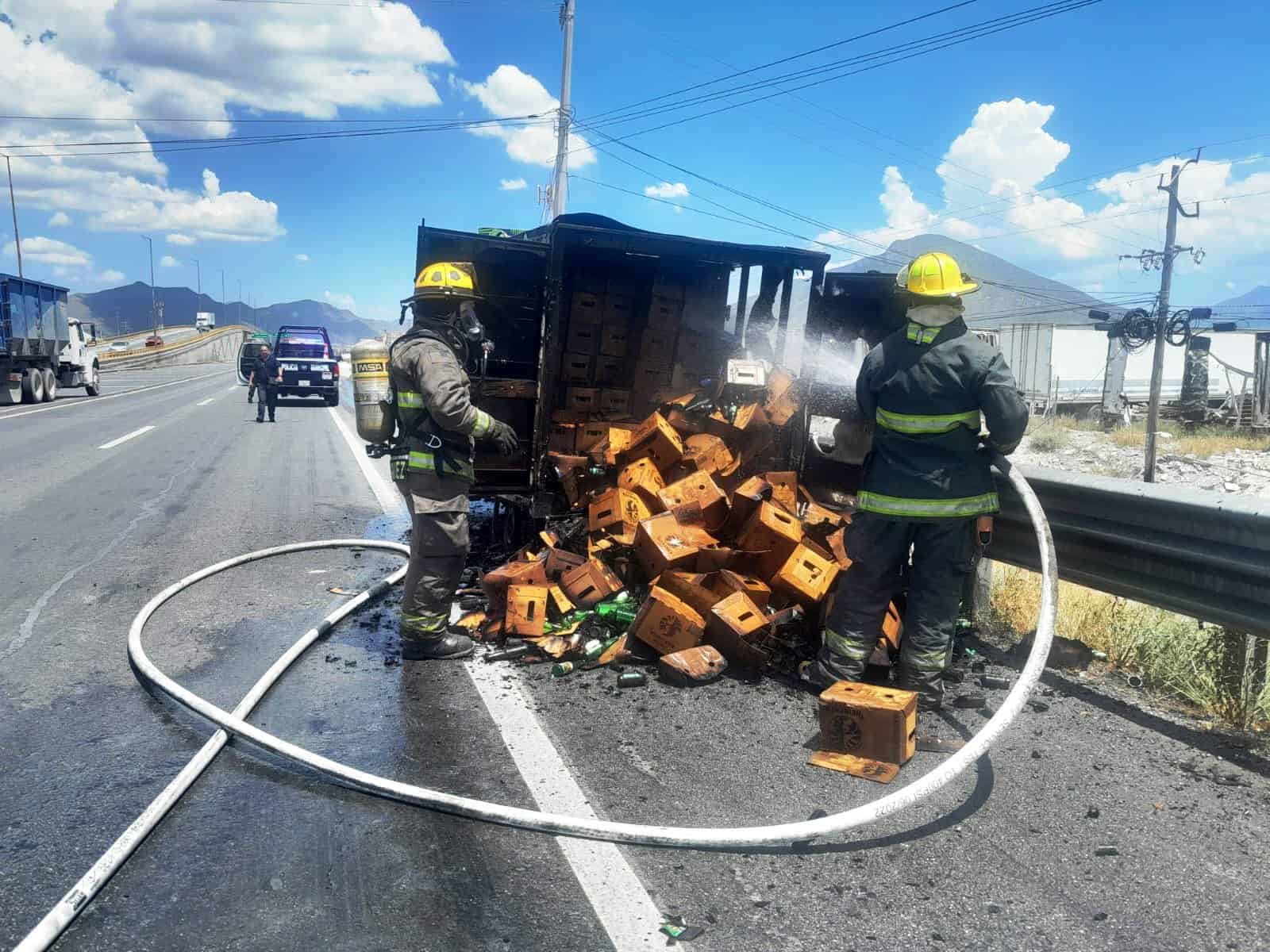 Incendio de Camioneta en Ramos Arizpe Moviliza a Cuerpos de Emergencia